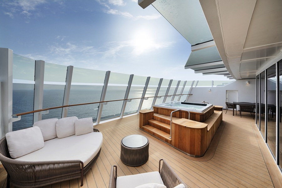 MSC Cruises MSC World Asia MSC Yacht Club Owner's Suite with Whirlpool Bath YC4 5 ©MSC Rights.jpg